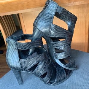 Vera Wang summer heels